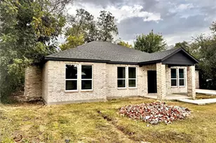 909 S Medora St, Terrell, TX 75160 - Photo 2