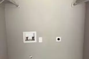 8926 Angleton Pl, Dallas, TX 75243 - Photo 16