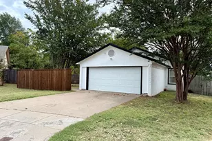 7324 Hyde Ct, Fort Worth, TX 76112 - Photo 2