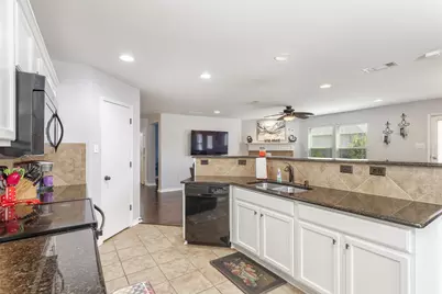 821 Glenndon Drive, Fort Worth, TX 76120 - Photo 16