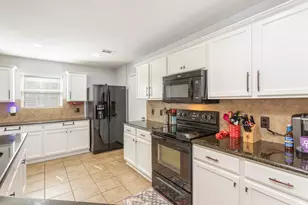 821 Glenndon Dr, Fort Worth, TX 76120 - Photo 18