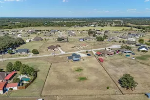 206 E Arbor Ct, Springtown, TX 76082 - Photo 32