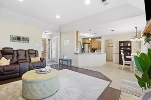 206 E Arbor Ct, Springtown, TX 76082 - Photo 8