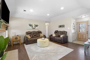 206 E Arbor Ct, Springtown, TX 76082 - Photo 6