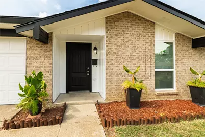 2933 Nueva Tierra Street, Grand Prairie, TX 75052 - Photo 2