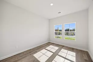 1001 Park Oak Ln, Crowley, TX 76036 - Photo 6