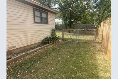 811 S Avenue H, Clifton, TX 76634 - Photo 12