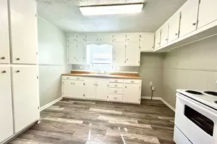 811 S Avenue H, Clifton, TX 76634 - Photo 4