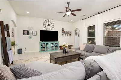 528 Meadow Springs Drive, Glenn Heights, TX 75154 - Photo 2