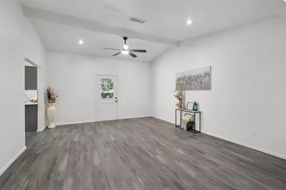 801 E Timberview Lane, Arlington, TX 76014 - Photo 4