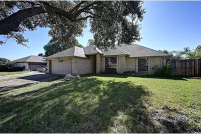 8208 Willow Glen Court, Fort Worth, TX 76134 - Photo 2