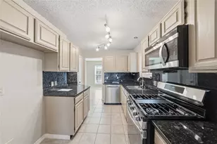 1109 Holly Dr, Carrollton, TX 75010 - Photo 6