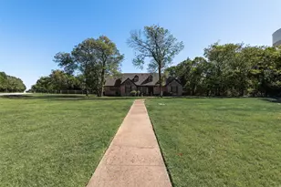 102 S Royal Oak Dr, Duncanville, TX 75116 - Photo 2