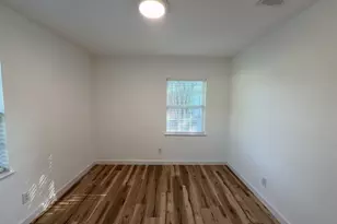 1202 Valley View Dr, Arlington, TX 76010 - Photo 2