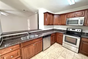 2337 Bloomfield Dr, Arlington, TX 76012 - Photo 4