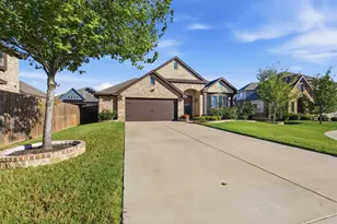 310 Marigold Ct, Glenn Heights, TX 75154 - Photo 2