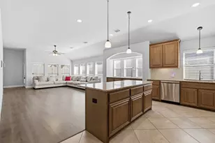 310 Marigold Ct, Glenn Heights, TX 75154 - Photo 10