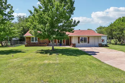 131 Carol Lane, Red Oak, TX 75154 - Photo 2