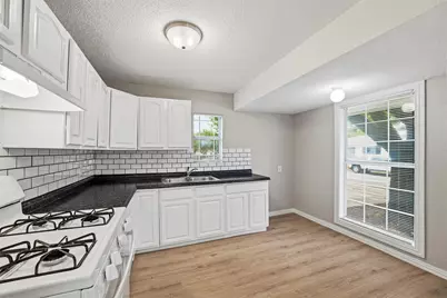 1110 17th Street, Grand Prairie, TX 75050 - Photo 6