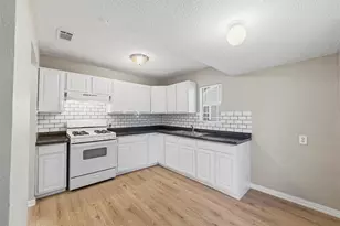 1110 17th St, Grand Prairie, TX 75050 - Photo 10