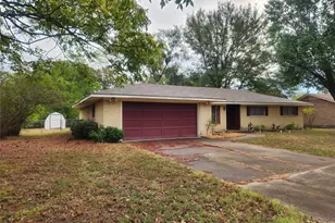 2821 Mccarley Dr, Commerce, TX 75428 - Photo 2