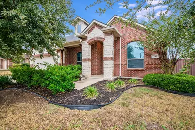 556 Bretts Way, Burleson, TX 76028 - Photo 2