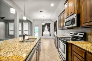 556 Bretts Way, Burleson, TX 76028 - Photo 8