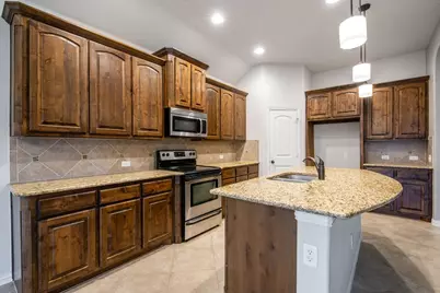 556 Bretts Way, Burleson, TX 76028 - Photo 10