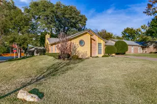601 N Riverside Dr, Grapevine, TX 76051 - Photo 2