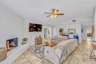 704 Tahiti Dr, Granbury, TX 76048 - Photo 20