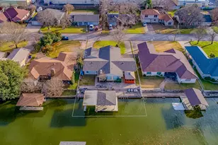 704 Tahiti Dr, Granbury, TX 76048 - Photo 6