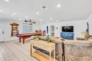 704 Tahiti Dr, Granbury, TX 76048 - Photo 14