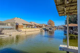704 Tahiti Dr, Granbury, TX 76048 - Photo 36