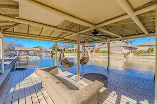704 Tahiti Dr, Granbury, TX 76048 - Photo 2