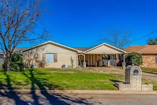 704 Tahiti Dr, Granbury, TX 76048 - Photo 6