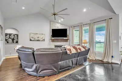 2044 Eastfield Drive, Wills Point, TX 75169 - Photo 10