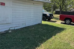 2435 Iroquois St, Dallas, TX 75212 - Photo 2