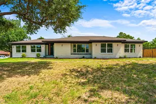 720 Burleson St, Grand Prairie, TX 75050 - Photo 2