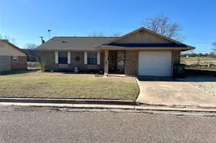 232 Hillcrest Dr, Nocona, TX 76255 - Photo 1