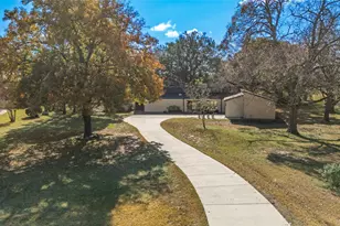 3092 Woodglen Dr, Commerce, TX 75428 - Photo 2