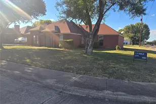 1301 Mallard Dr, DeSoto, TX 75115 - Photo 2