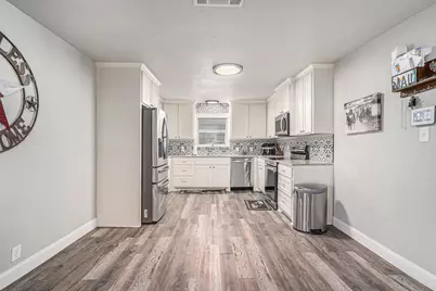 807 Poindexter Avenue, Cleburne, TX 76033 - Photo 8