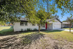 807 Poindexter Ave, Cleburne, TX 76033 - Photo 1