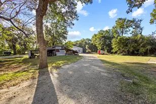 1604 Center St, Bonham, TX 75418 - Photo 34