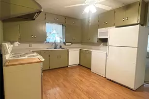 804 Kentucky St, Graham, TX 76450 - Photo 6