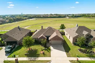 609 Meadowedge Ln, Denton, TX 76207 - Photo 2