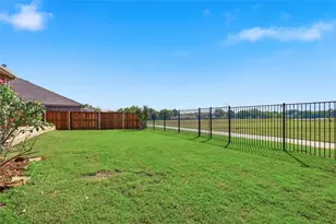 609 Meadowedge Ln, Denton, TX 76207 - Photo 36