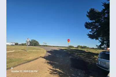 912 E Letava Drive, Mabank, TX 75147 - Photo 2