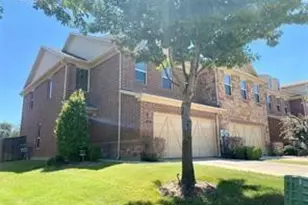 432 Hunt Dr, Lewisville, TX 75067 - Photo 2