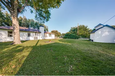 810 Darnell Avenue, Benbrook, TX 76126 - Photo 24